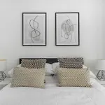 New Stunning Plymouth Central Apartment - Sleeps 6