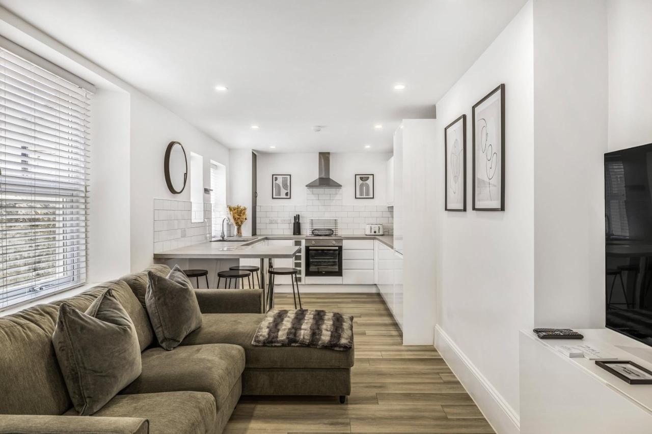 Apartment New Stunning - Sleeps 6 *
