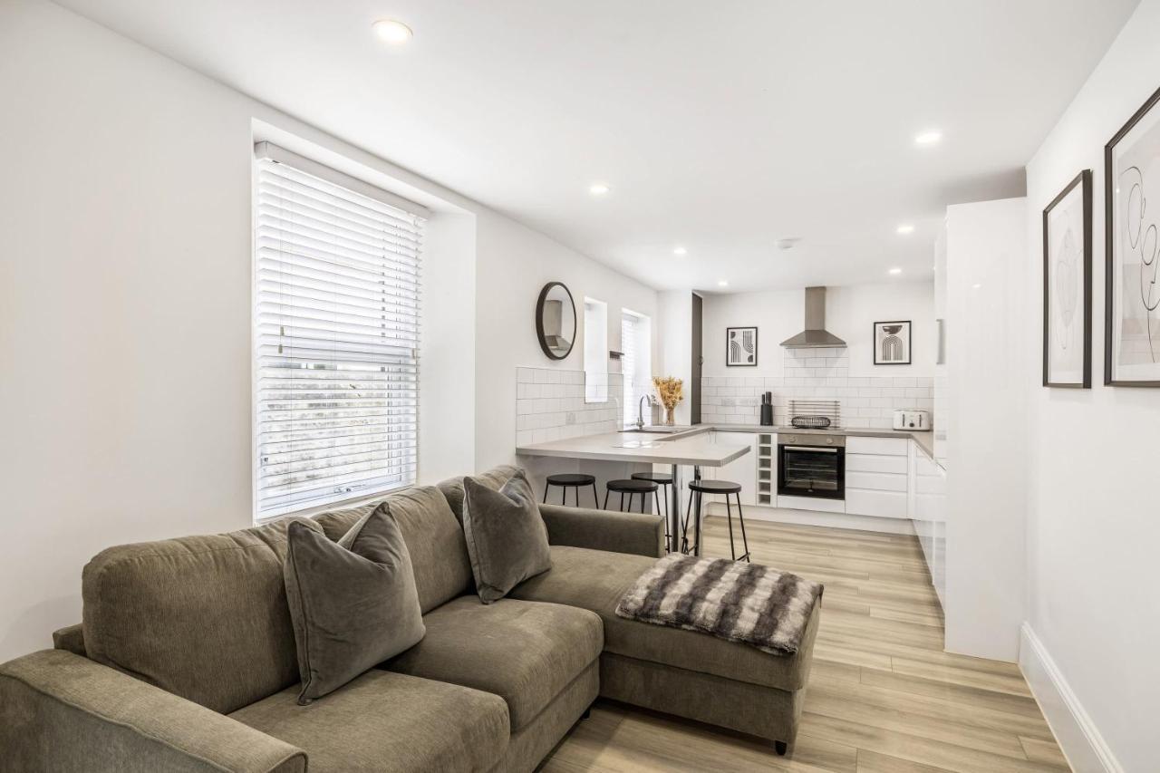 Apartment New Stunning - Sleeps 6 *