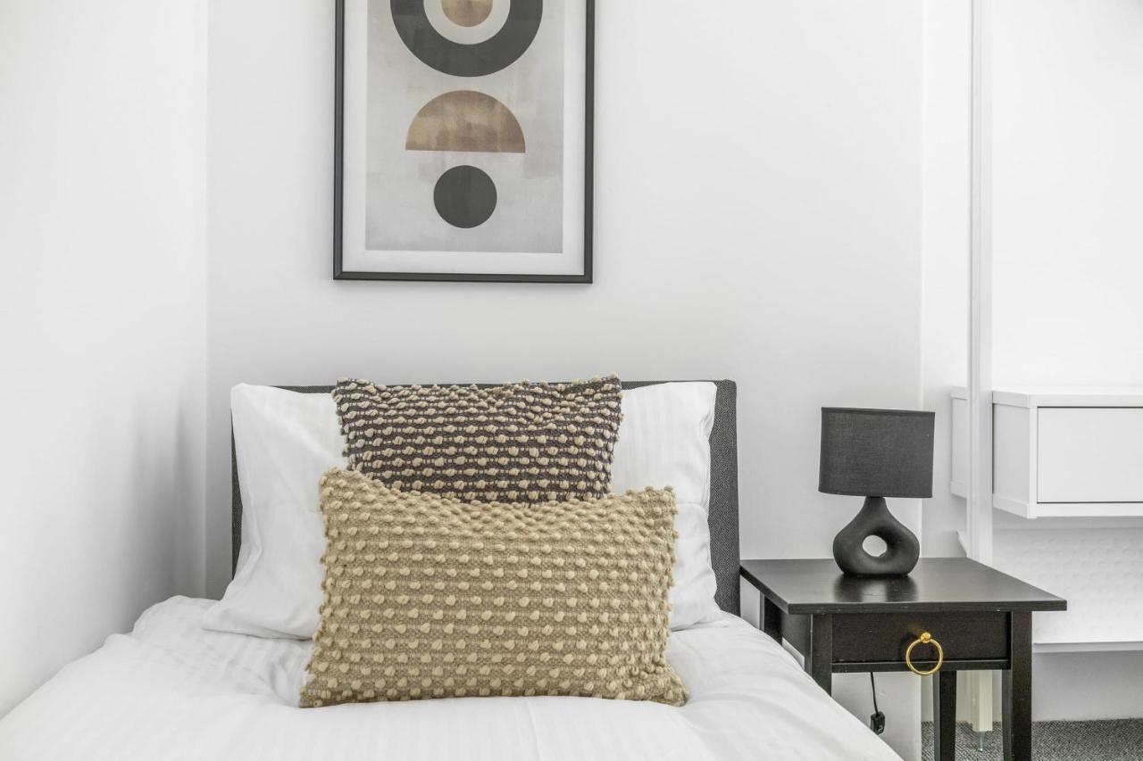 New Stunning - Sleeps 6 Apartment