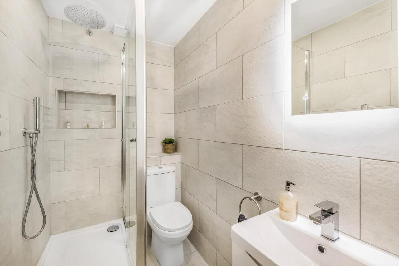 New Stunning - Sleeps 6 Apartment *