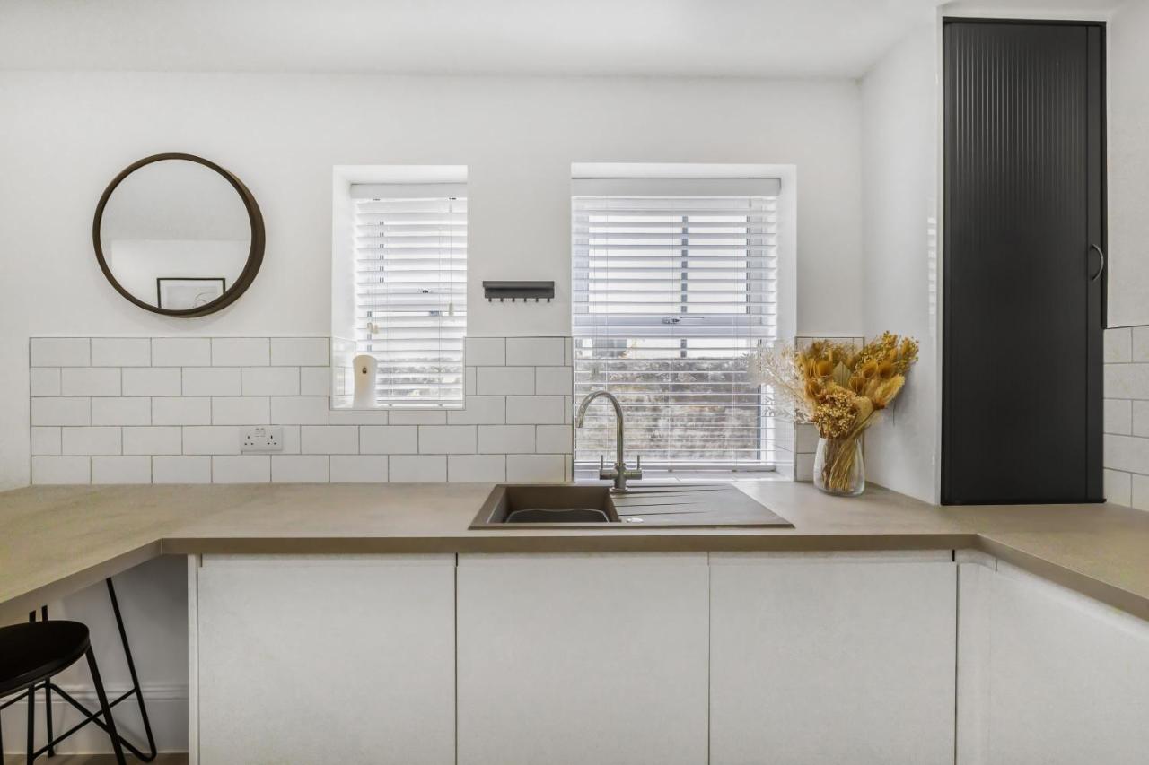 New Stunning - Sleeps 6 Apartment *