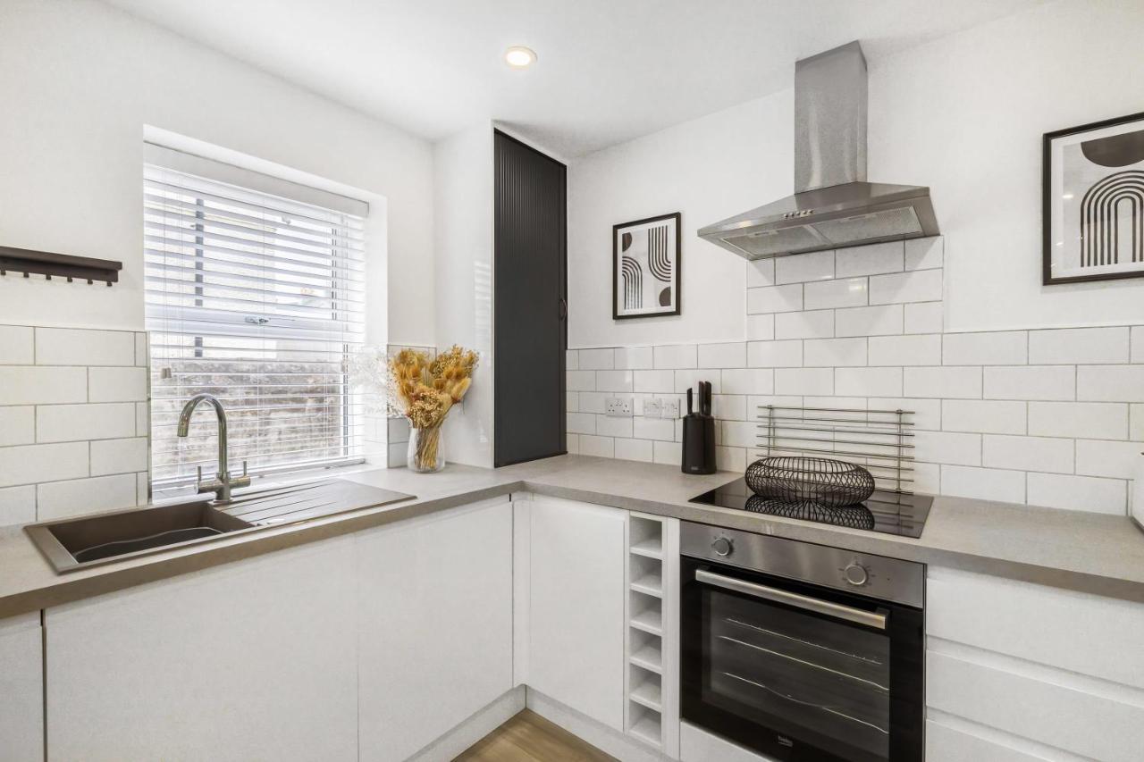 New Stunning - Sleeps 6 Apartment *