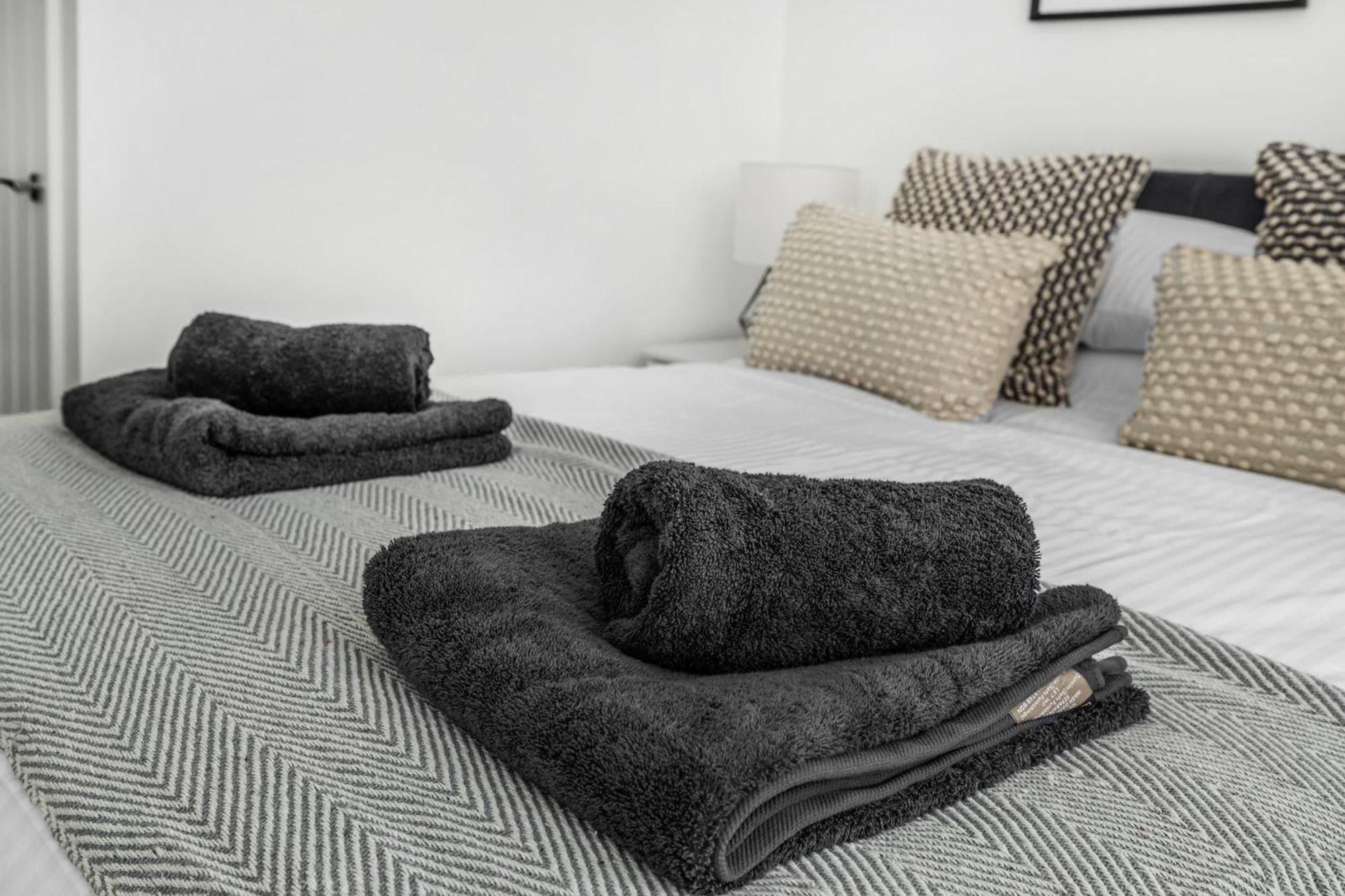 New Stunning - Sleeps 6 Apartment *