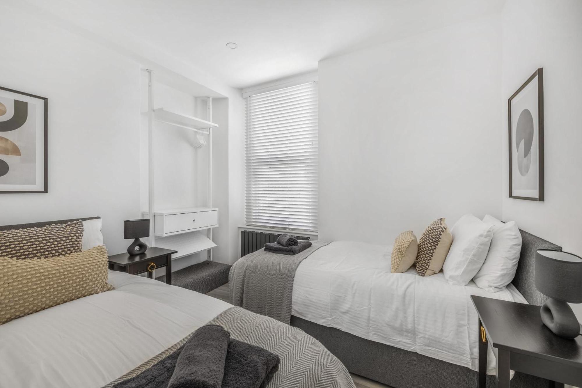 Apartment New Stunning - Sleeps 6 *