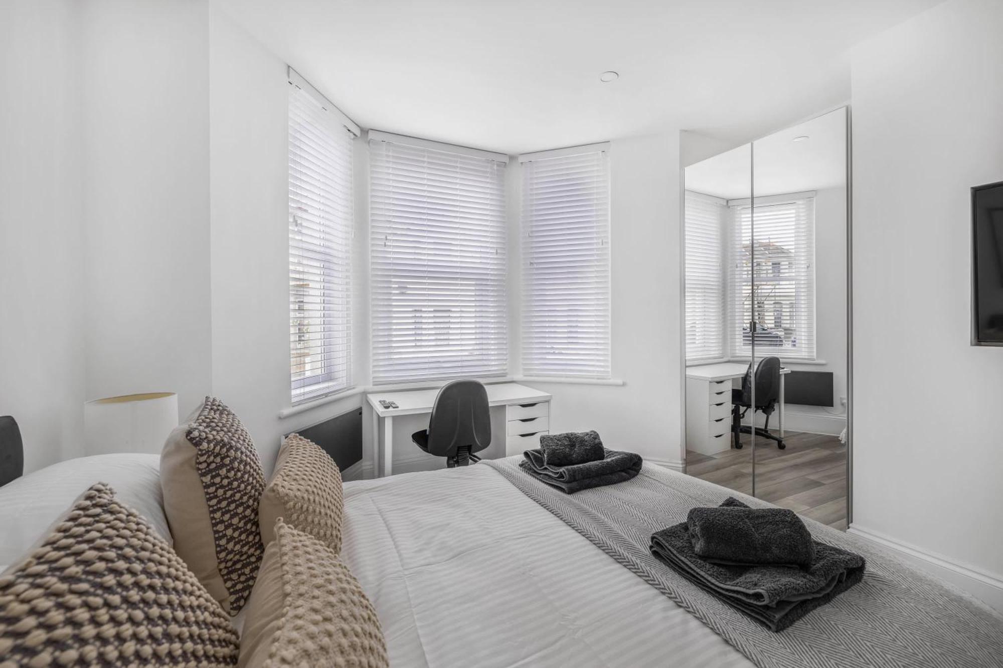 New Stunning - Sleeps 6 Apartment *